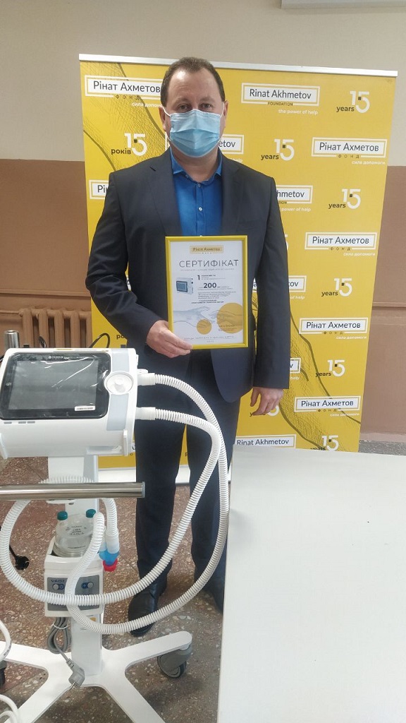 The fight against COVID-19 continues: DTEK and Rinat Akhmetov's fund donate ventilator to hospital in Vinnytsia region.  5