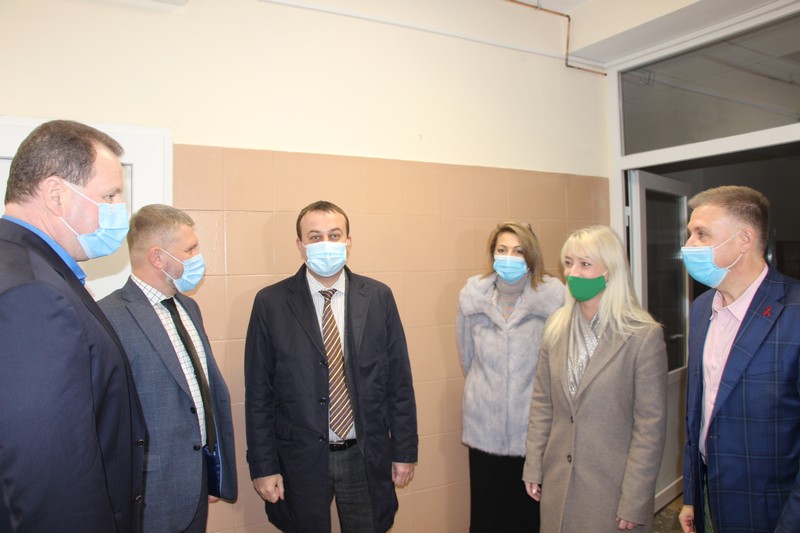 The fight against COVID-19 continues: DTEK and Rinat Akhmetov's fund donate ventilator to hospital in Vinnytsia region.  2