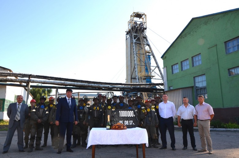 Перший мільйон тонн вугілля на честь Дня Шахтаря від гірників ШУ Добропільське