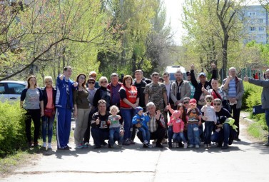 Greening the city: energy Zaporozhye TPP planted 80 trees in the oldest neighborhood of Energodar