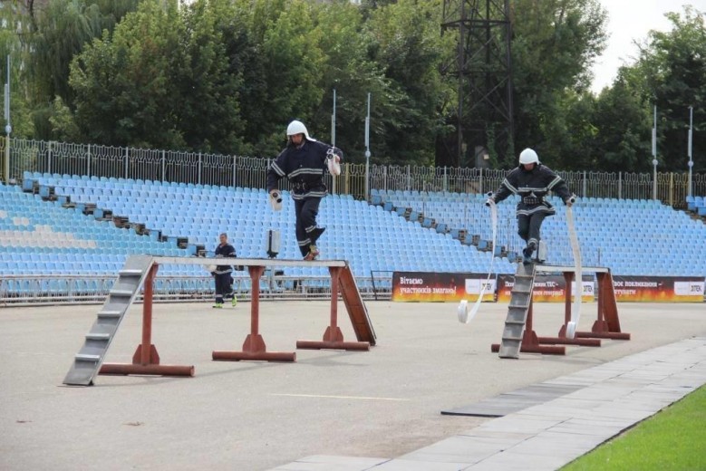 Вогнеборці ДТЕК Кураховської ТЕС змагалися в майстерності гасіння пожеж