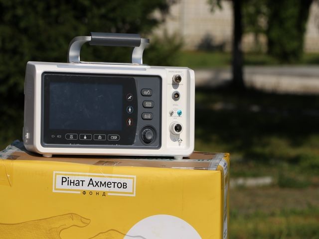 Saving lives: two Ivano-Frankivsk district hospitals received modern ventilators from DTEK and Rinat Akhmetov Foundation