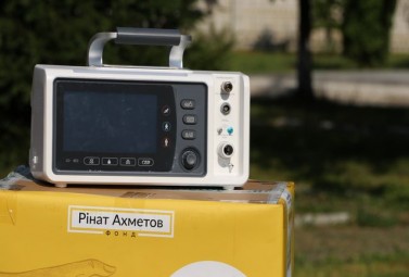 Saving lives: two Ivano-Frankivsk district hospitals received modern ventilators from DTEK and Rinat Akhmetov Foundation