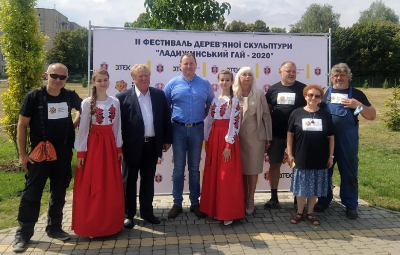 На Вінниччині за підтримки ДТЕК стартував фестиваль дерев’яної скульптури «Ладижинськй гай 2020»