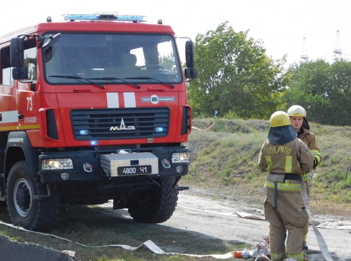 Well-prepared for emergencies: power engineers of DTEK Kurakhivska TPP performed a drill on extinguishing a fire in a fuel oil container