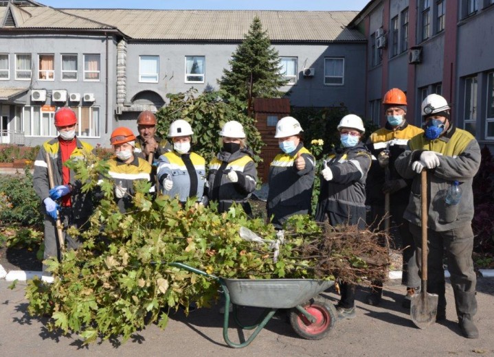 DTEK Dobropolyeugol miners plant trees on spoil tips