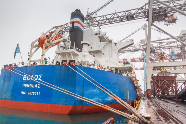 ДТЕК на початку року зустрічає ще два судна з американським вугіллям