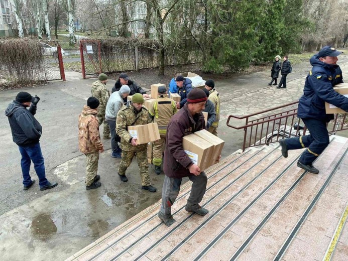 ДТЕК Енерго, Метінвест та Фонд Ріната Ахметова передали 4000 продуктових наборів для мешканців Зеленодольська