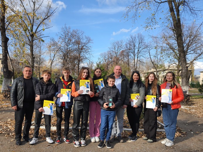 Young energy leaders – participants in the “Energy Efficient Schools: A New Generation” project by DTEK – were recognized in Bilozerske