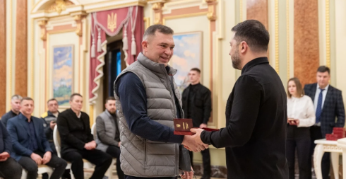 Президент нагородив десятьох енергетиків ДТЕК Енерго державними нагородами за внесок у збереження світла в Україні Президент нагородив десятьох енергетиків ДТЕК Енерго державними нагородами за внесок у збереження світла в Україні