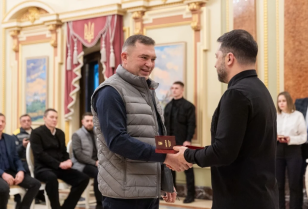 Президент нагородив десятьох енергетиків ДТЕК Енерго державними нагородами за внесок у збереження світла в Україні