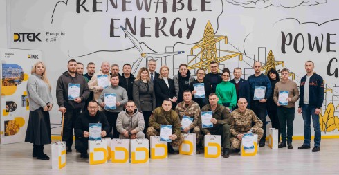 Ветерани за підтримки ДТЕК опанували нову професію у сфері сонячної енергетики Ветерани за підтримки ДТЕК опанували нову професію у сфері сонячної енергетики