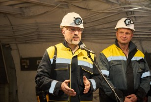 Денис Шмигаль нагородив 40 шахтарів та енергетиків ДТЕК за внесок у підготовку до зими