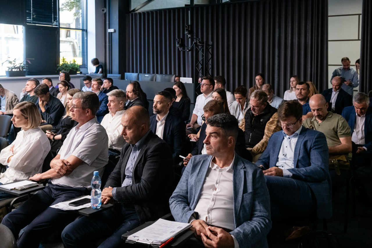 «Попри війну ми інвестуємо в енергетику сьогодні та готуємо проєкти майбутнього» — операційний директор ДТЕК Енерго Дмитро Єгудін на конференції We Build Ukraine. 2 «Попри війну ми інвестуємо в енергетику сьогодні та готуємо проєкти майбутнього» — операційний директор ДТЕК Енерго Дмитро Єгудін на конференції We Build Ukraine. 1