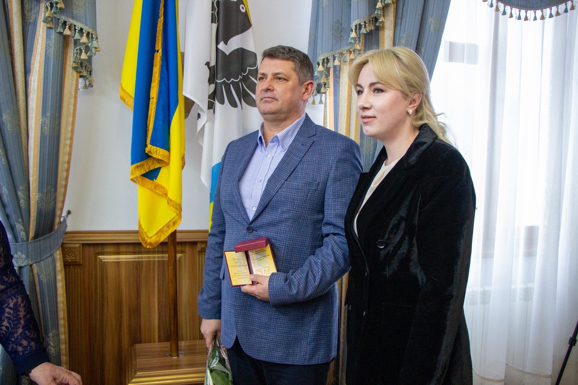 Працівнику ТЕС ДТЕК Енерго Сергію Крючку вручили державну нагороду - почесне звання «Заслужений енергетик України».  3