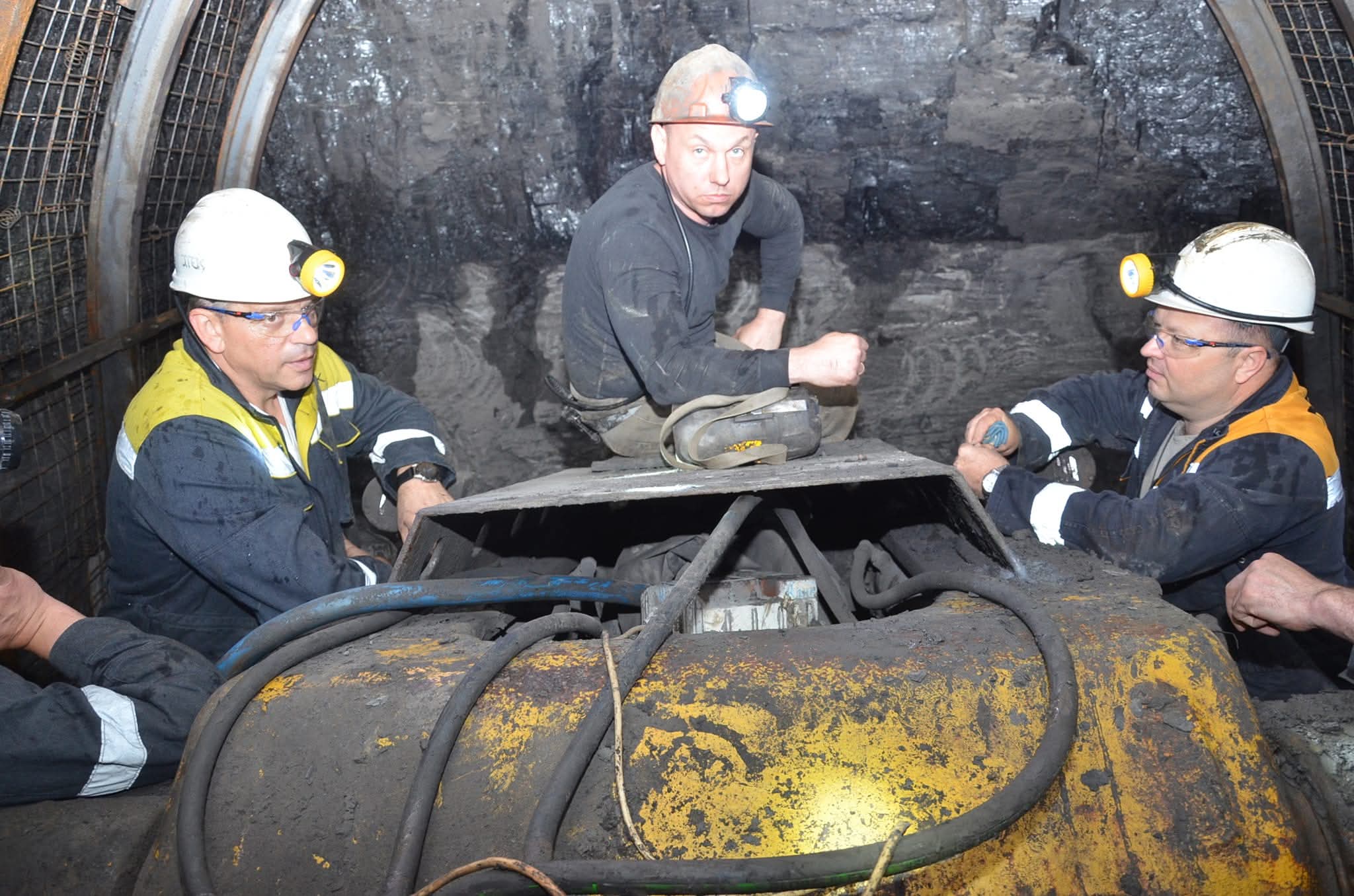 Жалаңаш актрисалармен сериал