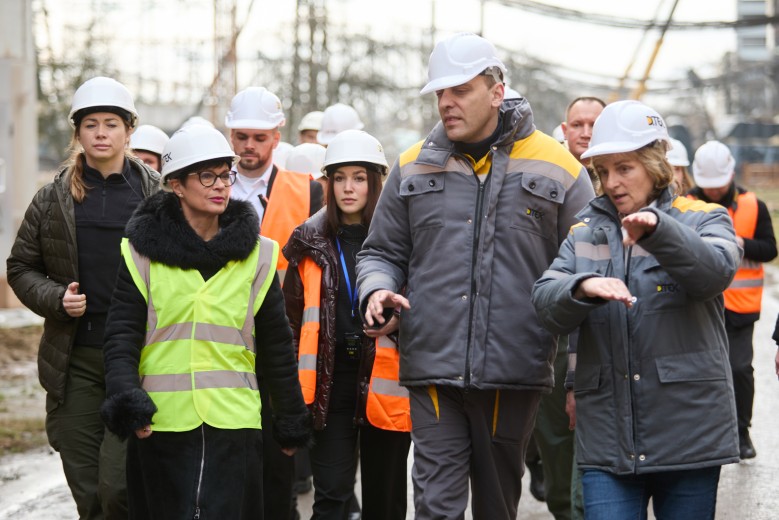 Єврокомісарка Марта Кос відвідала теплову електростанцію ДТЕК Енерго на тлі посилення атак по енергосистемі України.  4