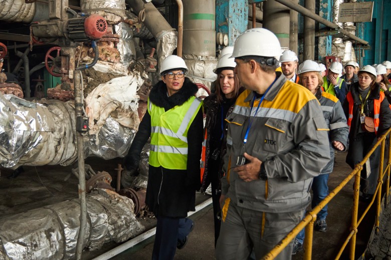 Єврокомісарка Марта Кос відвідала теплову електростанцію ДТЕК Енерго на тлі посилення атак по енергосистемі України.  3
