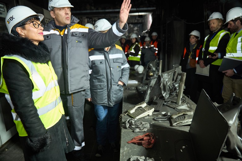 Єврокомісарка Марта Кос відвідала теплову електростанцію ДТЕК Енерго на тлі посилення атак по енергосистемі України.  2