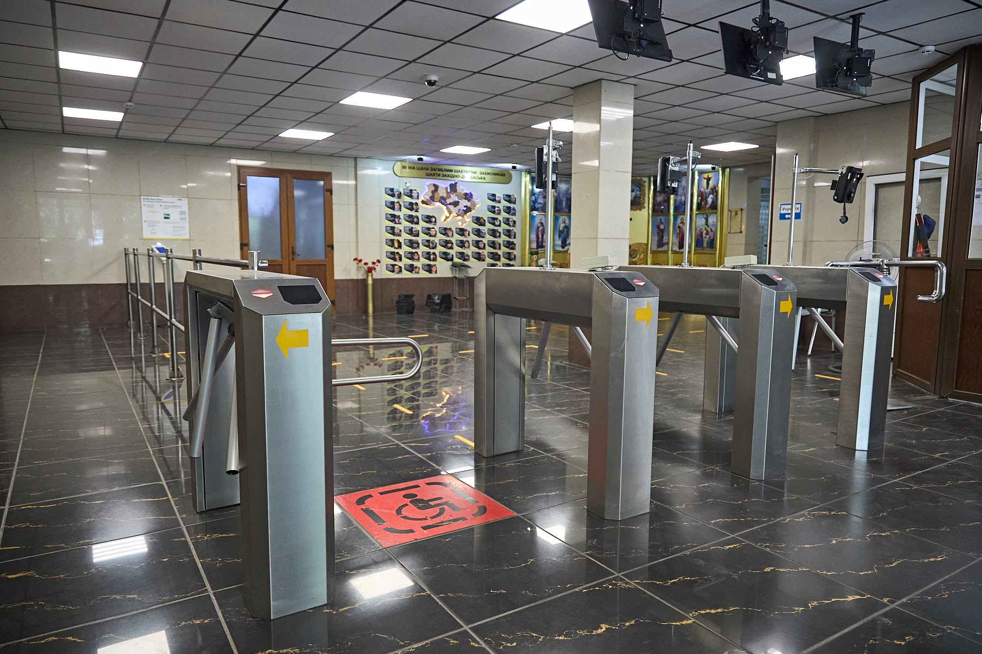 Під час візиту на одну з прифронтових шахт Дніпропетровщини Денису Шмигалю презентували новостворене доступне середовище для ветеранів з інвалідністю.  2