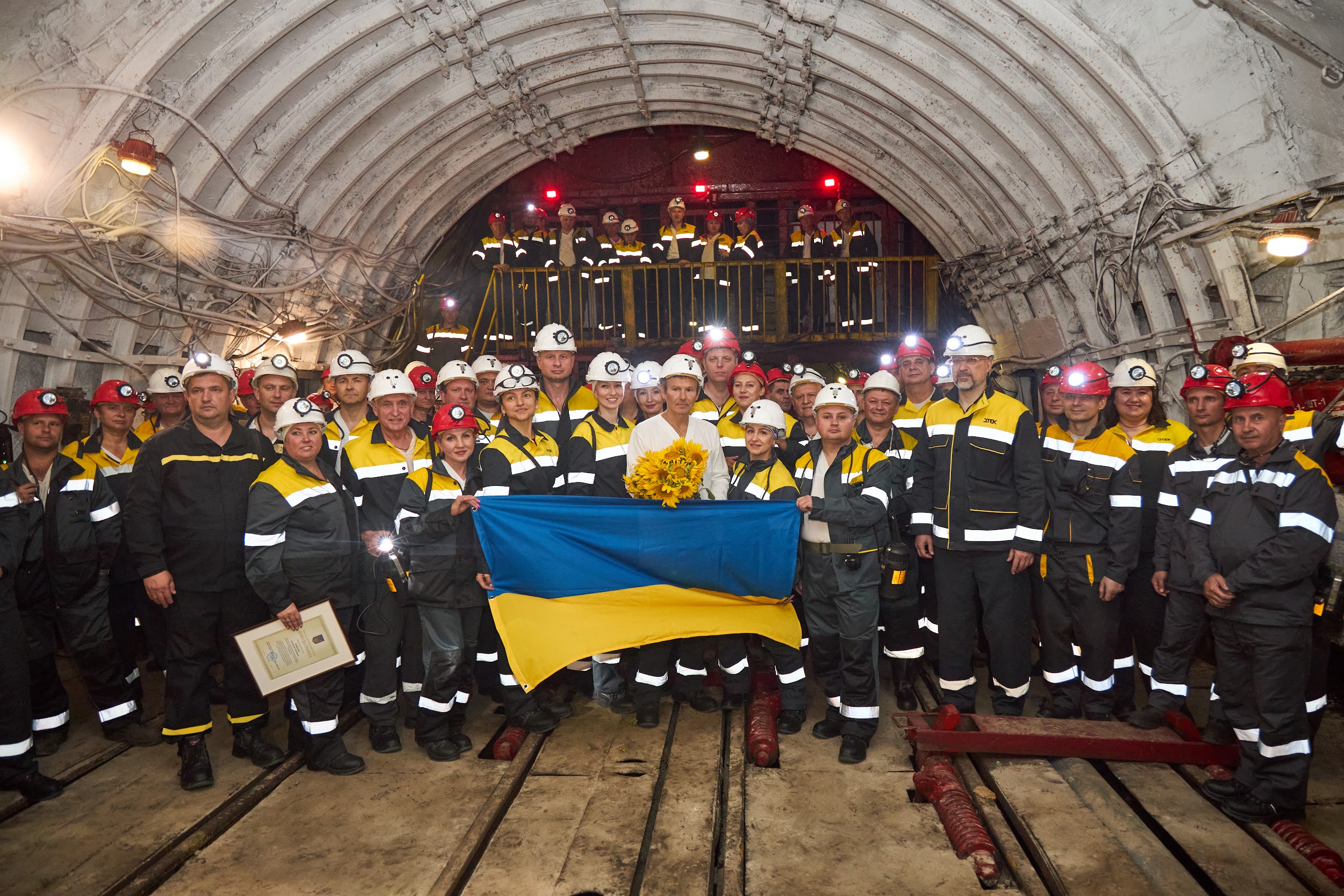Святослав Вакарчук на одній з прифронтових шахт підтримав гірників в розпал підготовки до надскладної зими.  2