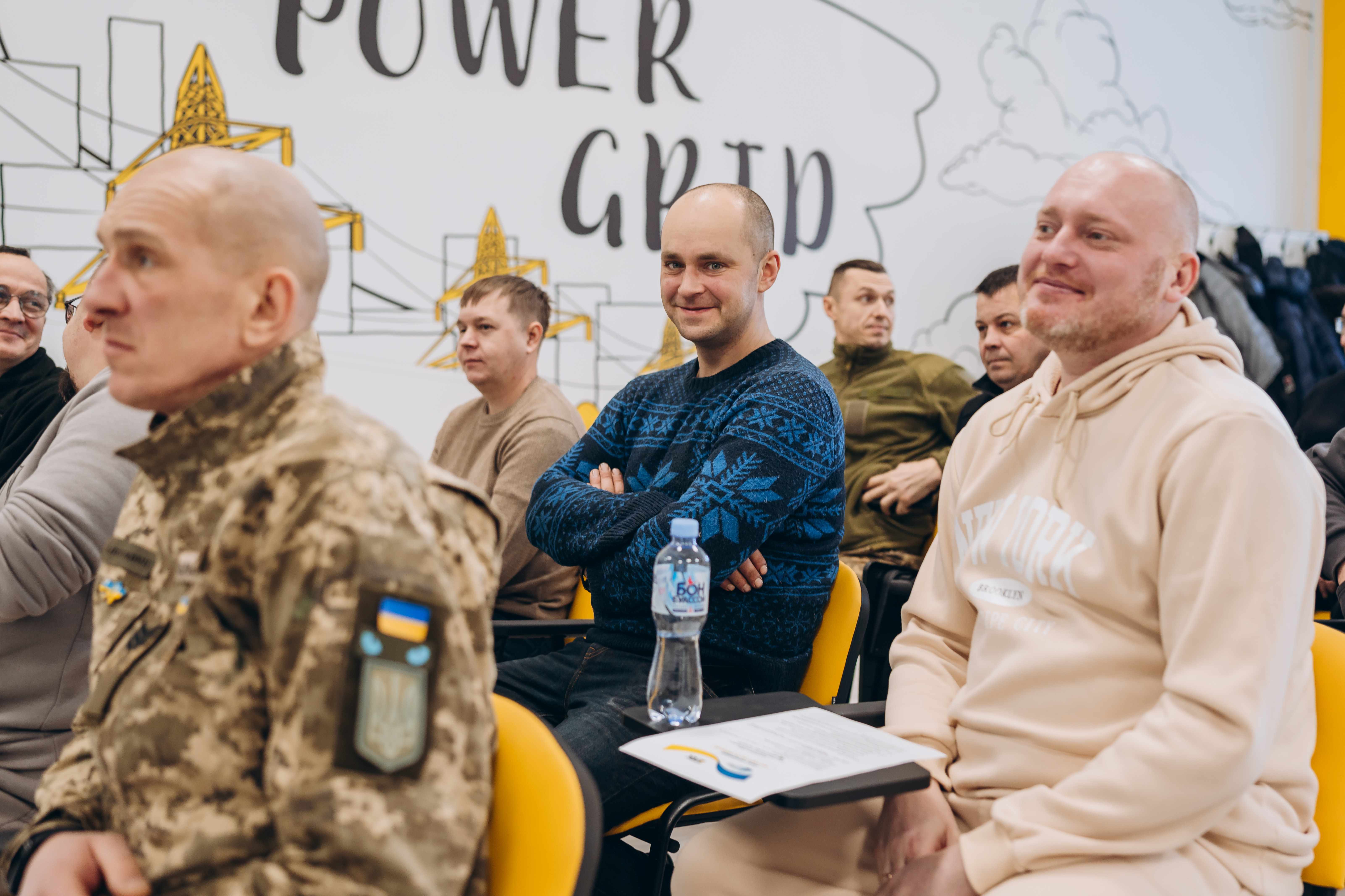 Ветерани за підтримки ДТЕК опанували нову професію у сфері сонячної енергетики. 5 Ветерани за підтримки ДТЕК опанували нову професію у сфері сонячної енергетики. 4