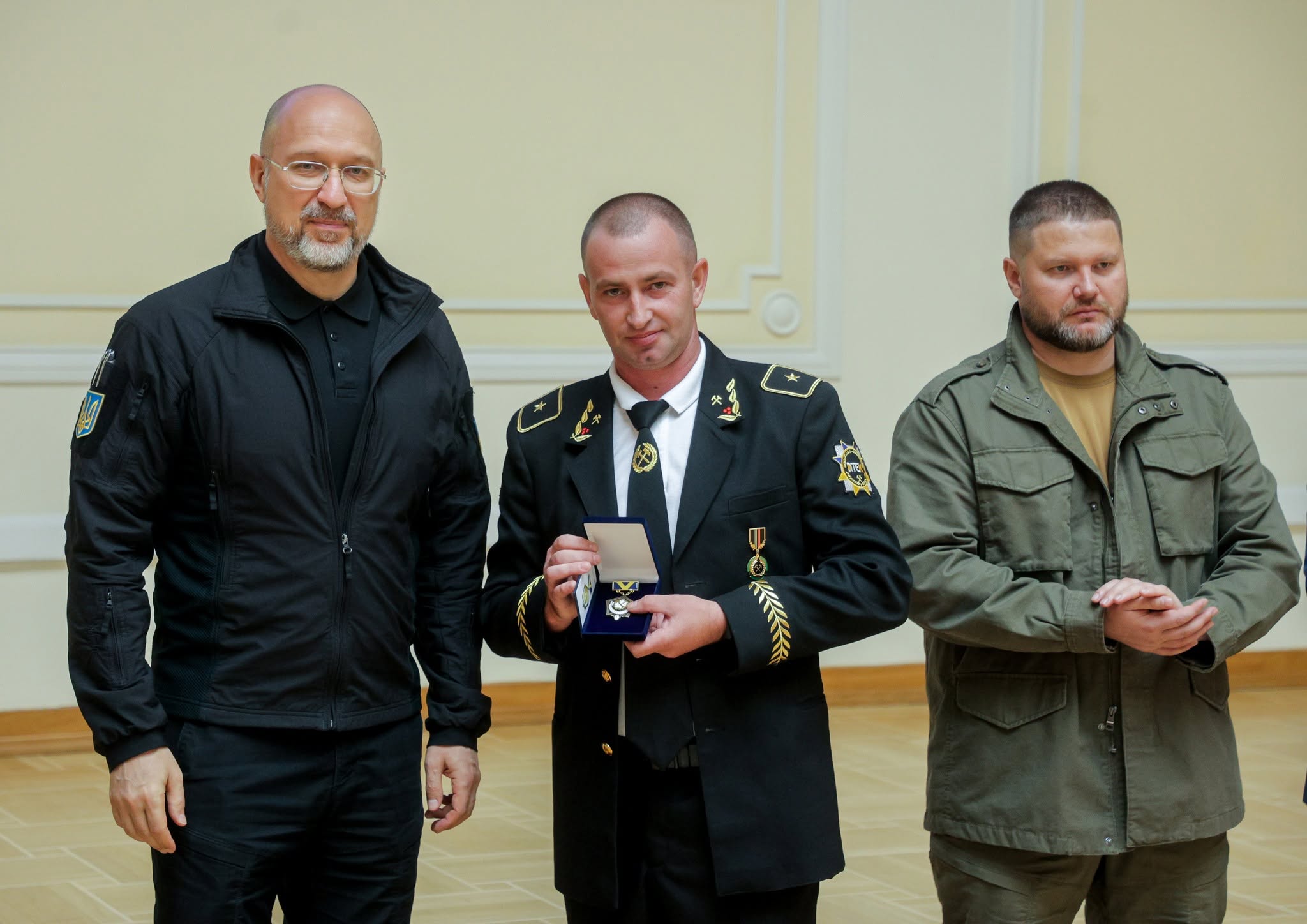 21 працівник ДТЕК Енерго отримав державні та галузеві нагороди до Дня шахтаря.  3