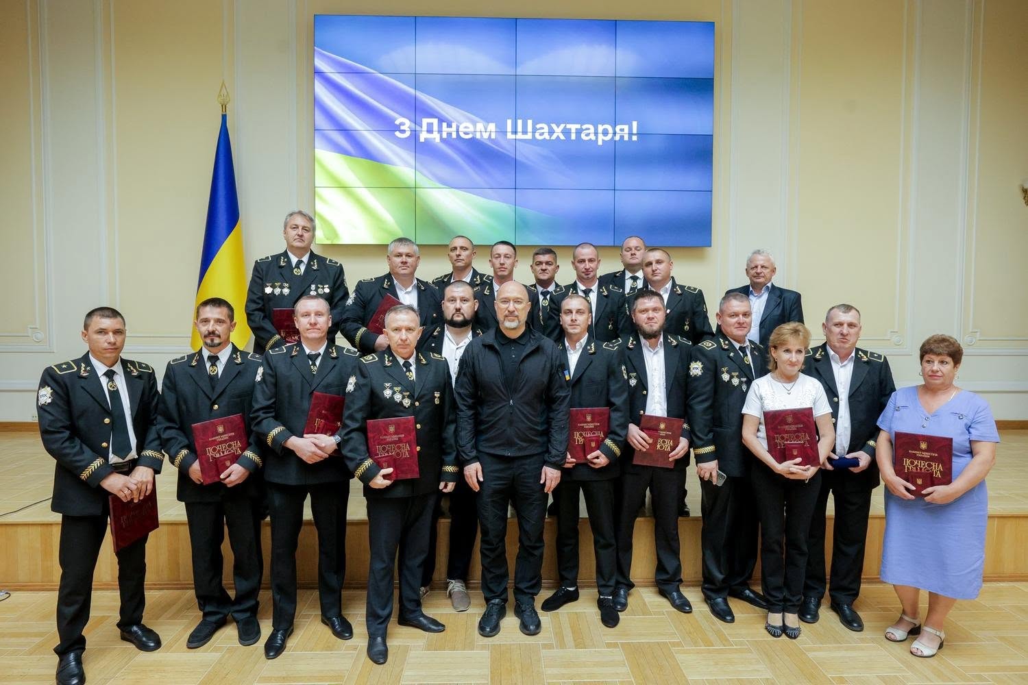 21 працівник ДТЕК Енерго отримав державні та галузеві нагороди до Дня шахтаря.  5