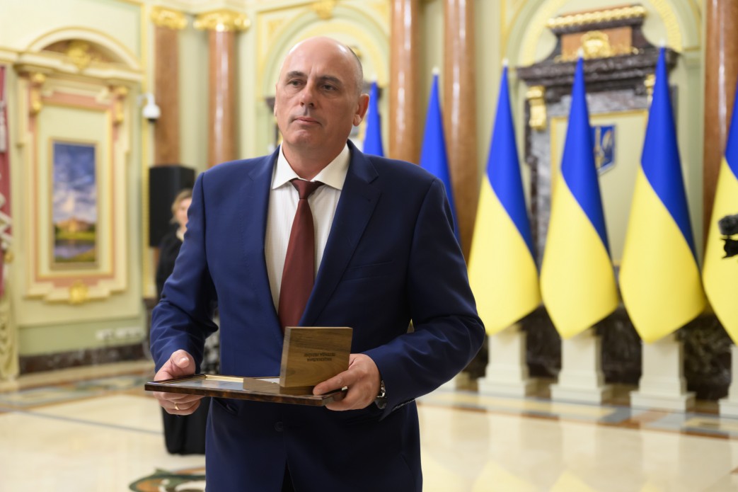 Президент нагородив директора Придніпровської ТЕС Анатолія Боричевського відзнакою «Національна легенда України».  2