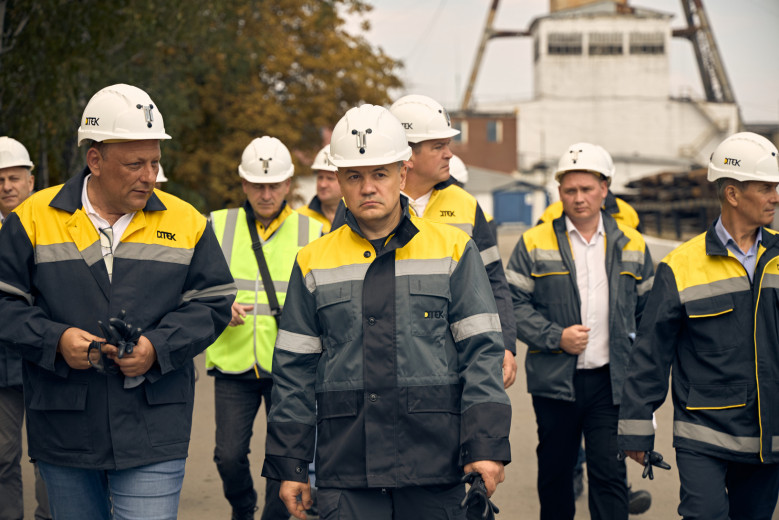 Генеральний директор ДТЕК Максим Тімченко відвідав вугільні підприємства компанії неподалік лінії фронту. 3 Генеральний директор ДТЕК Максим Тімченко відвідав вугільні підприємства компанії неподалік лінії фронту. 2