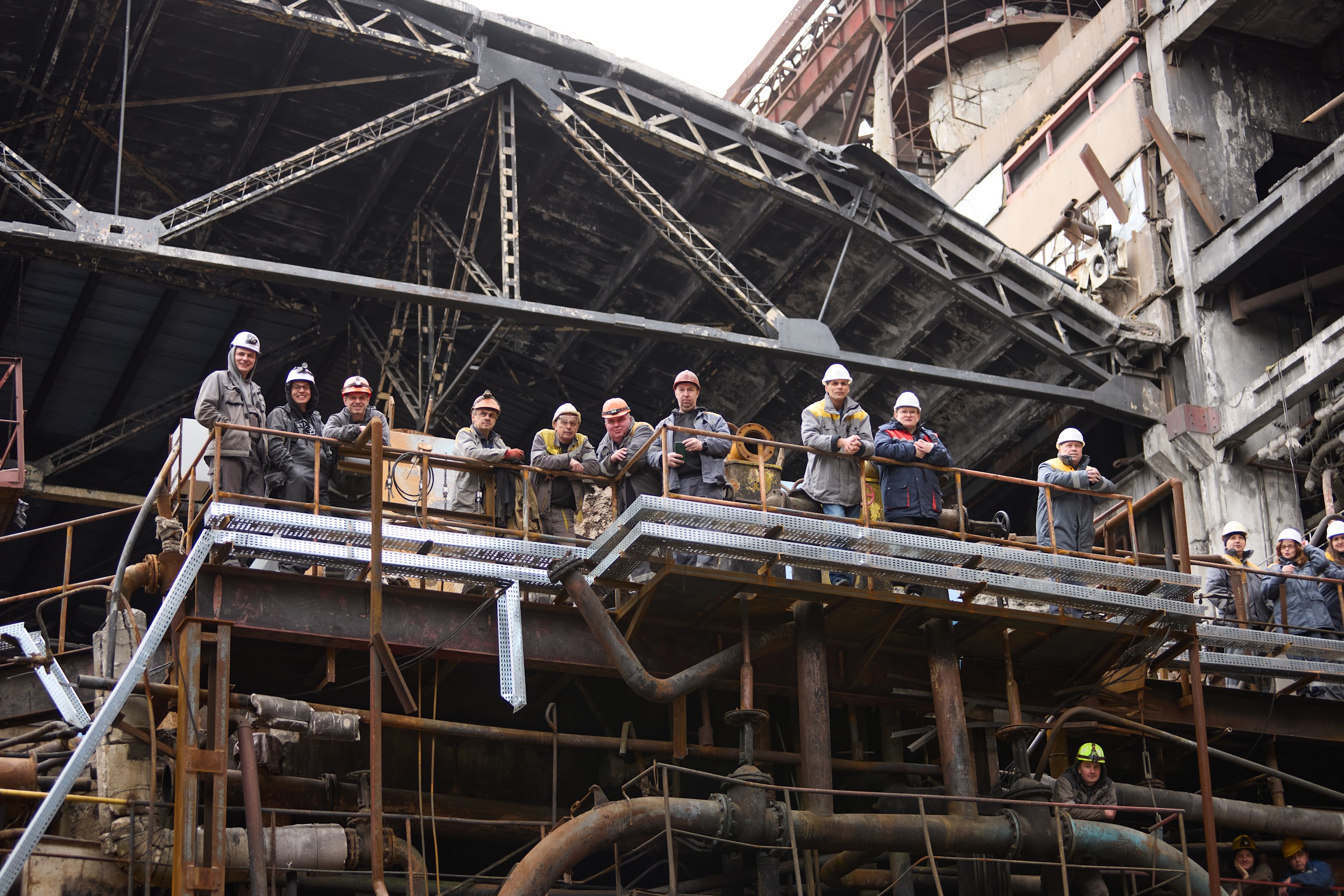 Святослав Вакарчук виступив для енергетиків ДТЕК на зруйнованій ТЕС після найважчої зими. 3 Святослав Вакарчук виступив для енергетиків ДТЕК на зруйнованій ТЕС після найважчої зими. 2