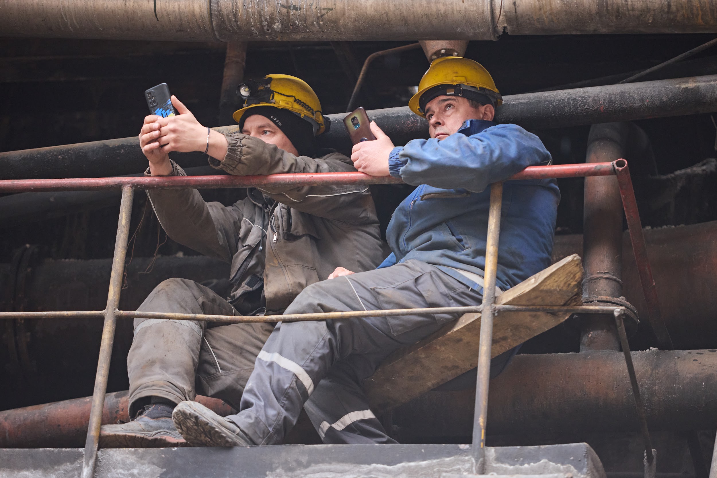 Святослав Вакарчук виступив для енергетиків ДТЕК на зруйнованій ТЕС після найважчої зими. 4 Святослав Вакарчук виступив для енергетиків ДТЕК на зруйнованій ТЕС після найважчої зими. 3